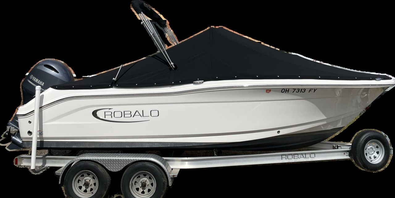 View Robalo custom cover